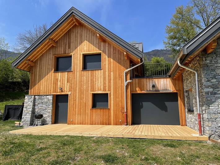 Gîte pour 7 personnes, avec jardin et jacuzzi ainsi que terrasse et sauna dans Plan D Eau Des Hurtieres