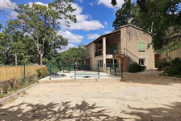 Location de vacances pour 8 personnes, avec jardin et balcon, animaux acceptés à Ansouis