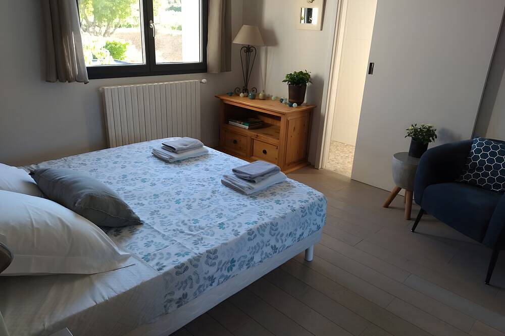Casa de huéspedes 'Habitación Côté Vignes' con piscina compartida, jardín común y Wi-Fi in Bourg-Saint-Andéol, Privas