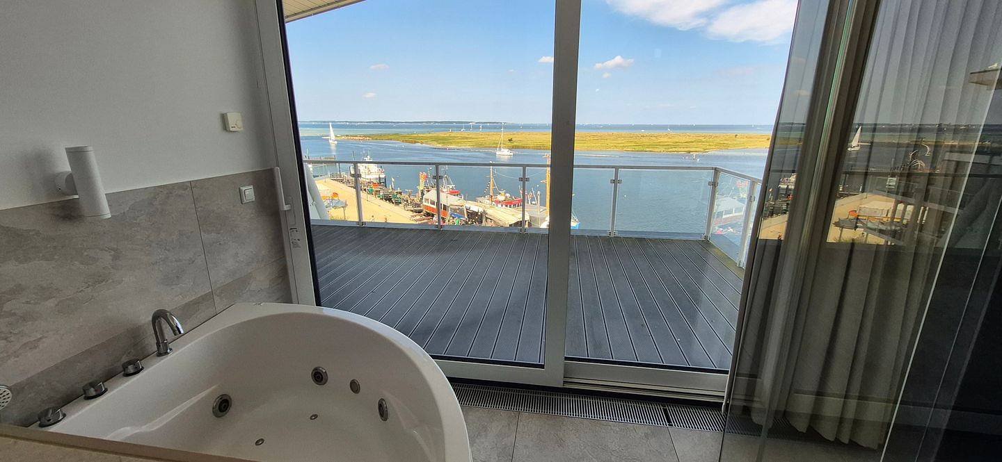Ganze Wohnung, Exklusives Penthouse mit außergewöhnlichem Meerblick und Sauna direkt am Strand in Wendtorfer Strand, Wendtorf