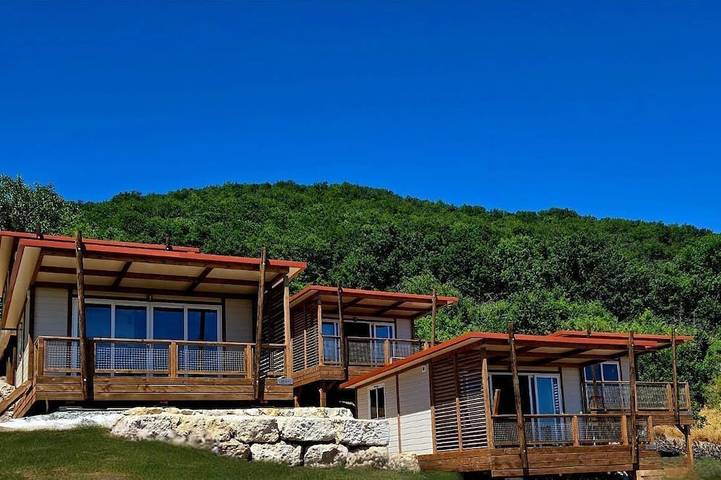 Gîte pour 6 personnes, avec Terrasse ainsi que Jardin et Piscine à Brullioles