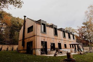 Gîte pour 12 personnes, avec jardin et terrasse, animaux acceptés à Mareil-Marly