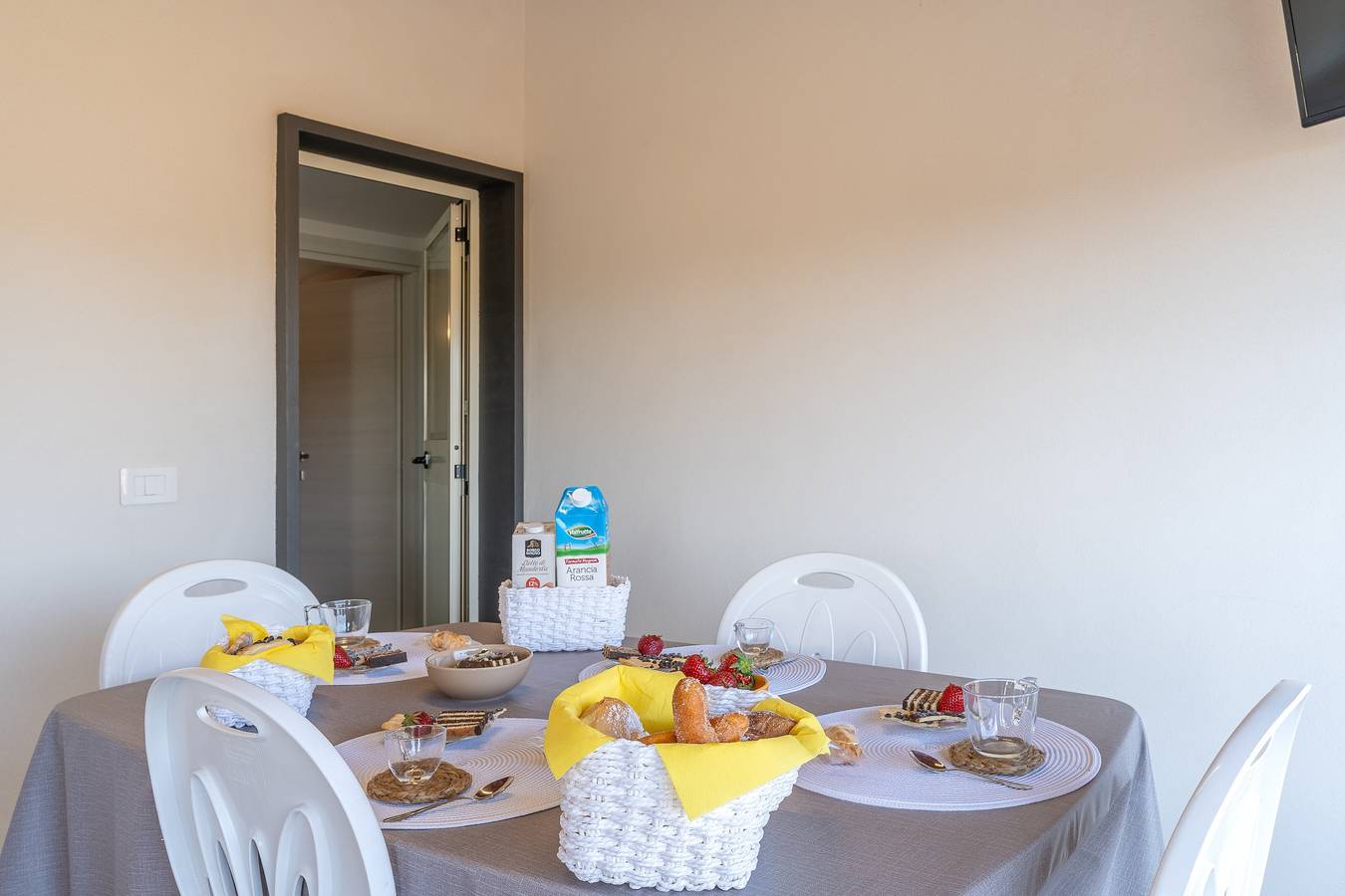 Appartamento intero, Appartamento mare 'Trifamiliare Garden - Conchiglia' con Terrazza Privata, Wi-Fi e Aria Condizionata in Villaggio delle Conchiglie, Augusta (comune)