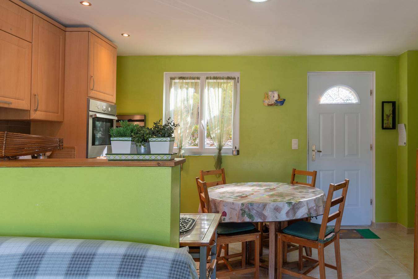 Appartement entier, Beau domaine en plein sud de l'ardeche avec grande piscine, bbq, jeux in Lagorce, Ardèche
