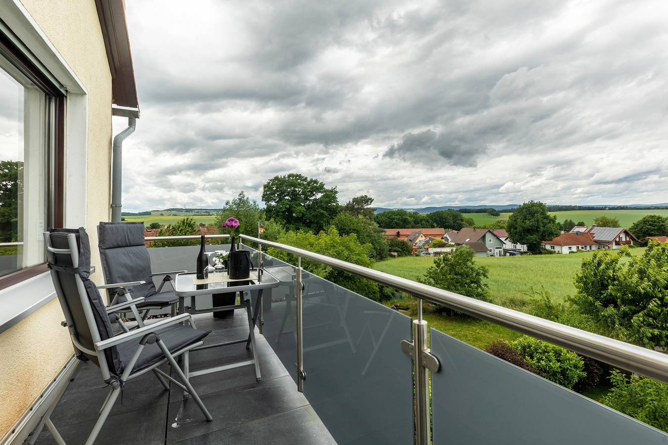 Ganze Wohnung, Ferienwohnung 'Landblick' mit Gemeinschaftsgarten, Balkon und Wi-Fi in Homberg, Schwalm-Eder-Kreis