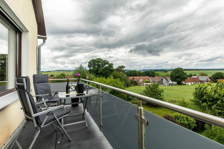 Geheel appartement, Appartement 'Landblick' met gedeelde tuin, balkon en Wi-Fi in Homberg, Schwalm-Eder-Kreis