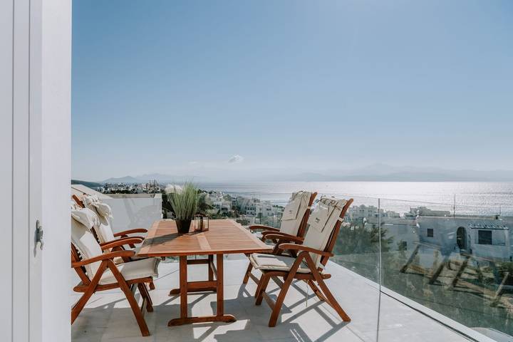 Location de vacances pour 8 personnes, avec jardin ainsi que vue sur l’océan et balcon dans Píso Livádi - 4