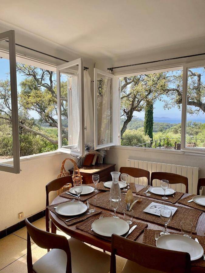 Location de vacances pour 12 personnes, avec terrasse ainsi que vue et jardin dans Cabasson - 3