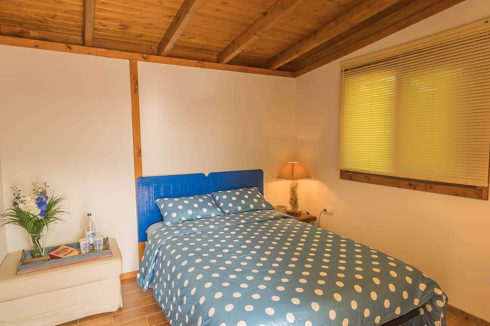 Eine schöne Holzhausoase, umgeben von Pflanzen und Bäumen. in Südliche Bucht Costa Calma, Pájara