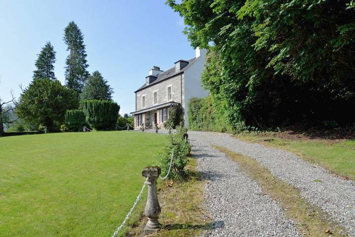 Ferienhaus für 21 Personen, mit Terrasse und Garten sowie Ausblick in Killin