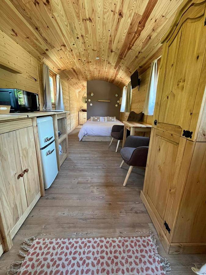 Camping pour 2 personnes, avec Balcon et Terrasse ainsi que Jacuzzi et Jardin
