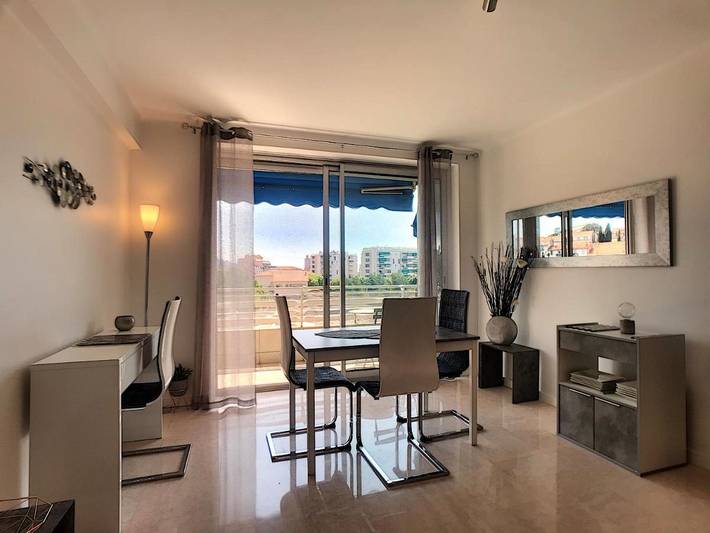 Location de vacances pour 5 personnes, avec Terrasse et Vue dans Chateau Et Parc Vallombrosa Cannes