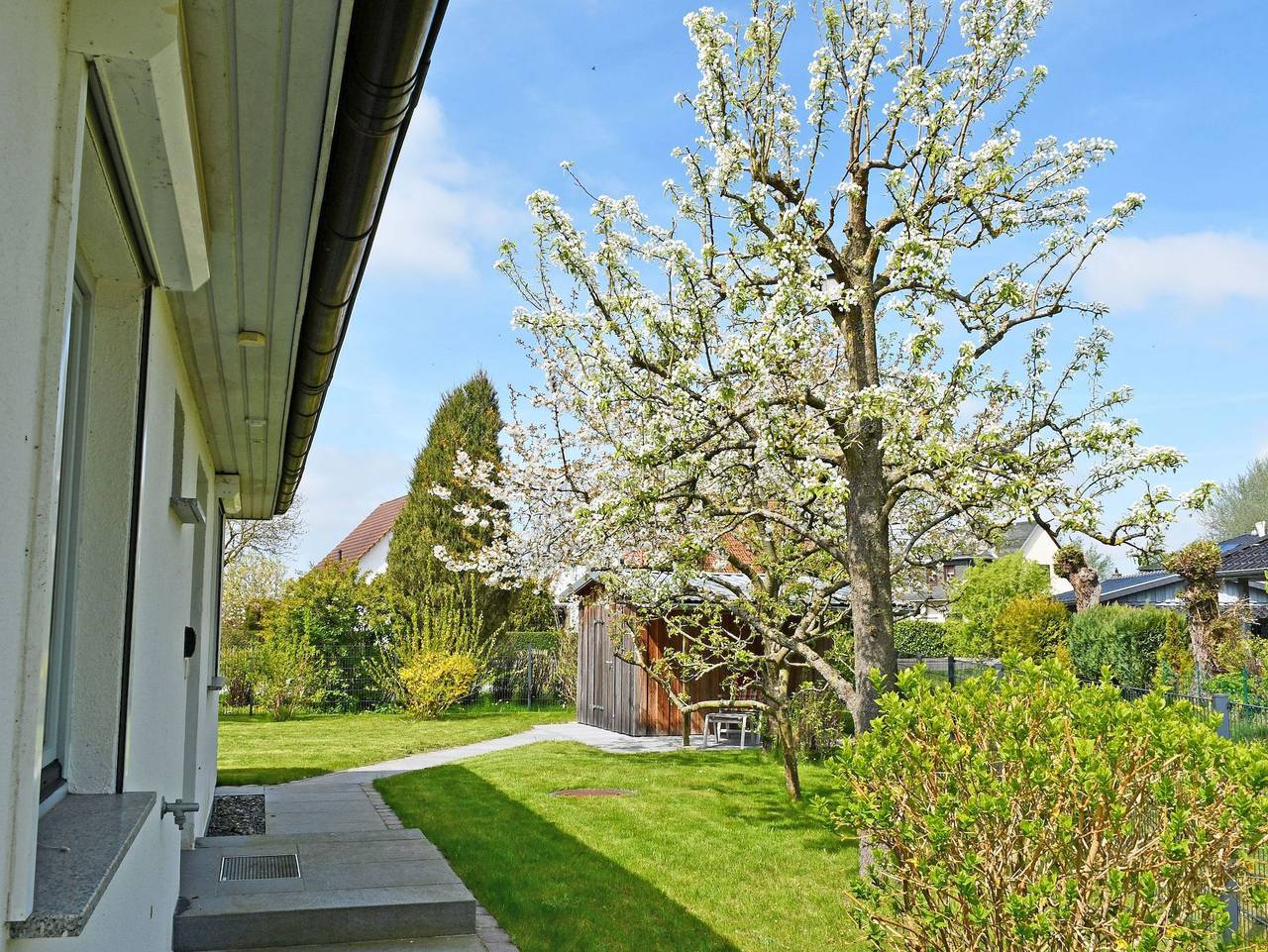 Ganze Ferienwohnung, Ferienhaus mit Sauna u. Terrasse im Zentrum von Rügen - Ferienhaus mit Sauna u. Terrasse im Zentrum von Rügen in Thesenvitz, Bergen auf Rügen