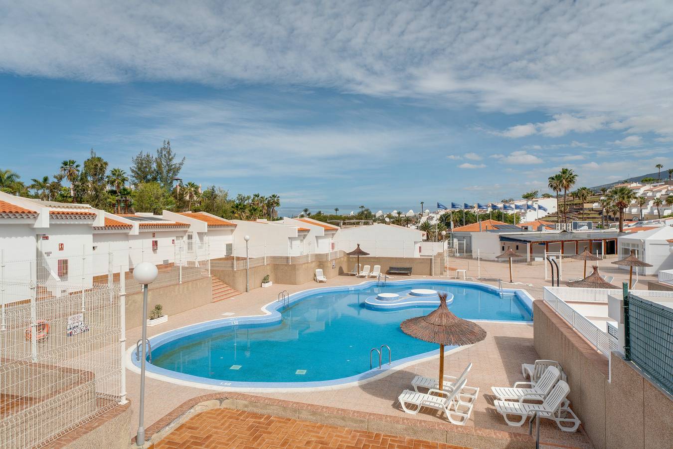 Apartamento entero, Vacaciones "Costa Adeje Paradise" con piscina privada, Wi-Fi y aire acondicionado in San Eugenio Bajo, Adeje