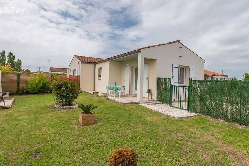Appartement entier, Maison Coquelicots - 4 personnes - jardin in Mornac-sur-Seudre, Côte de Beauté