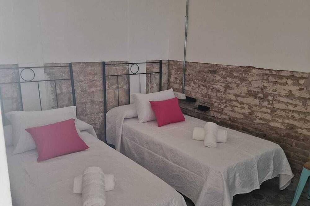 Ganze Wohnung, Apartamento a 700 Metros de la Playa in Badalona, Barcelonès