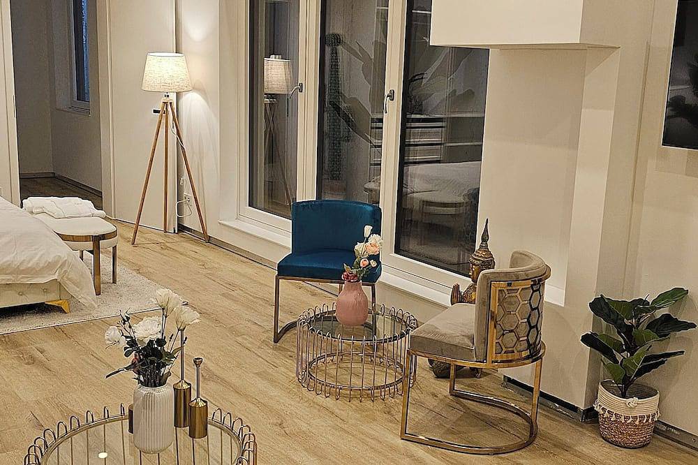 Entire apartment, Neubau City Wohnung Ug - Pool+Gym extra buchbar in Munich Sendling, Munich