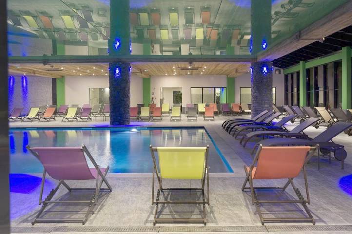 Appart’hôtel pour 4 personnes, avec Balcon et Jacuzzi ainsi que Bassin pour enfant et Piscine