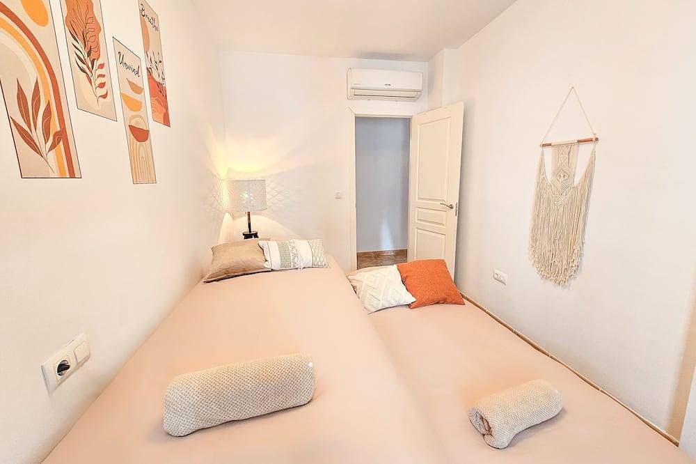 Entire apartment, Pura Vida Piso Tranquilo Terraza Piscina Aparcamiento - Playa 15mn, Centro 2mn in Vélez de Benaudalla, Costa Tropical
