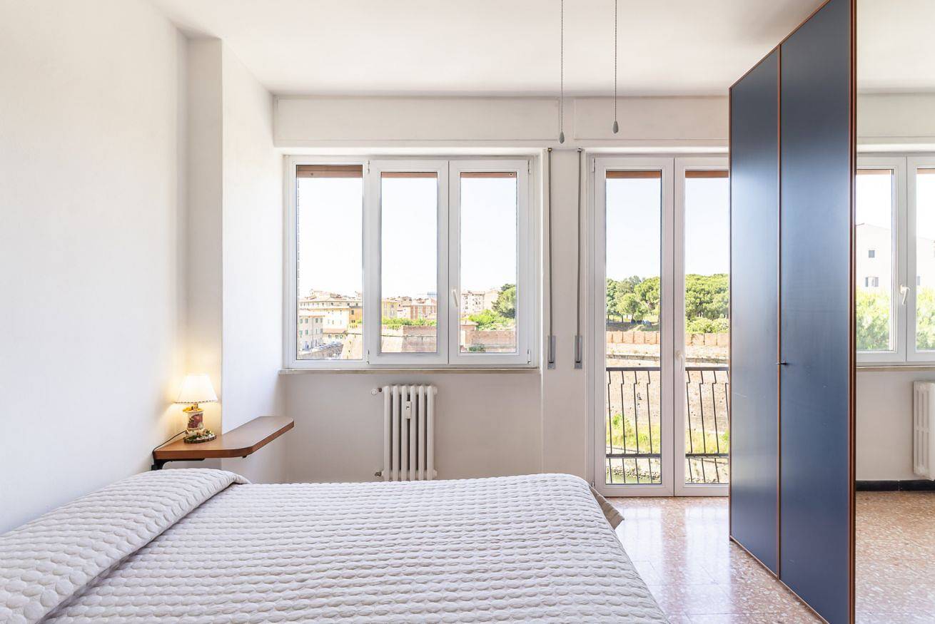 Entire apartment, Guesthost - Spacious Apt with Canal&Fortress view in Livorno, Etruscan Coast