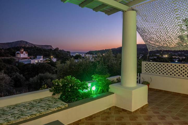 Villa voor 4 personen, with Balkon and Terras as well as Tuin and Uitzicht in Leros