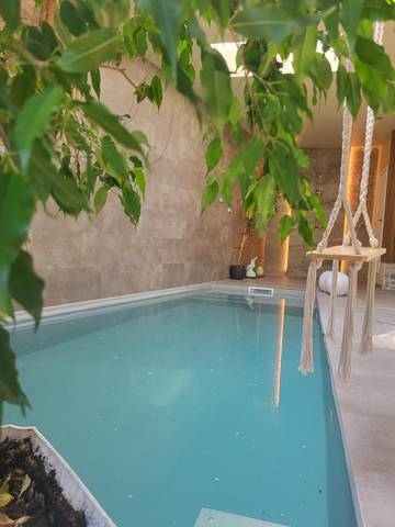 Gîte pour 4 personnes, avec vue ainsi que piscine et terrasse dans Bois-de-Villers