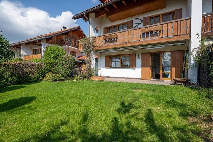 Ferienwohnung für 7 Personen, mit Balkon und Terrasse sowie Garten und Ausblick in Burgberg im Allgäu