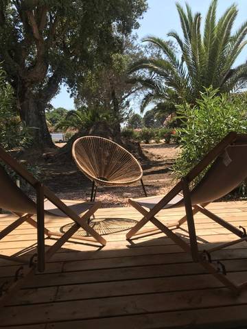 Cottage pour 6 personnes, avec terrasse et vue ainsi que piscine et jardin dans Plage Cala Rossa