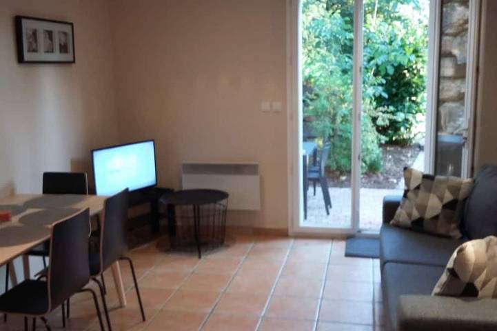 Apartment Rdj in quiet property in the countryside, near Lyon in Charbonnières-les-Bains, Lyon region