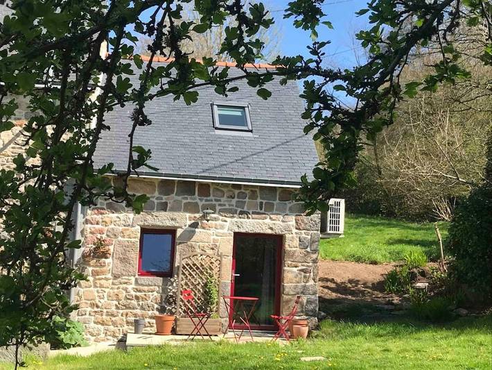 Gîte pour 2 personnes, avec Terrasse et Jardin à Mellionnec