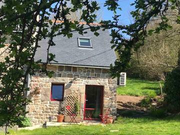 Gîte pour 2 personnes, avec jardin à Mellionnec
