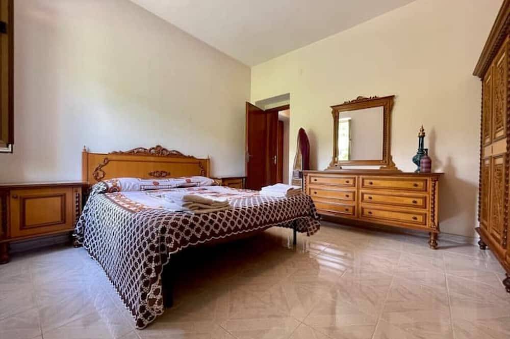 Cozy Country Villa with Pool and Large Outdoor Patio Donna Romina in Sant'Agata de' Goti, Benevento Provinz