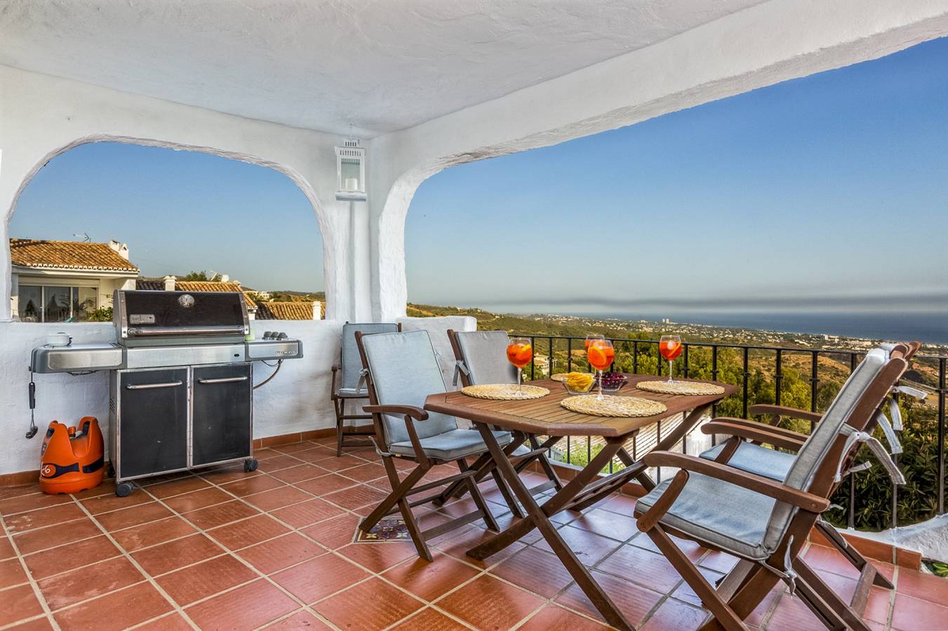 Entire apartment, Apartment '103-Penthouse' with Sea View, Wi-Fi and Air Conditioning in Marbella, Costa del Sol