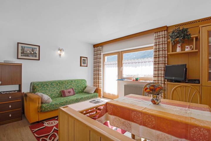 Appartamento intero, Accogliente appartamento "Cèsa Riz" con Wi-Fi, balcone e vista sulle montagne in Canazei, Dolomiti Superski