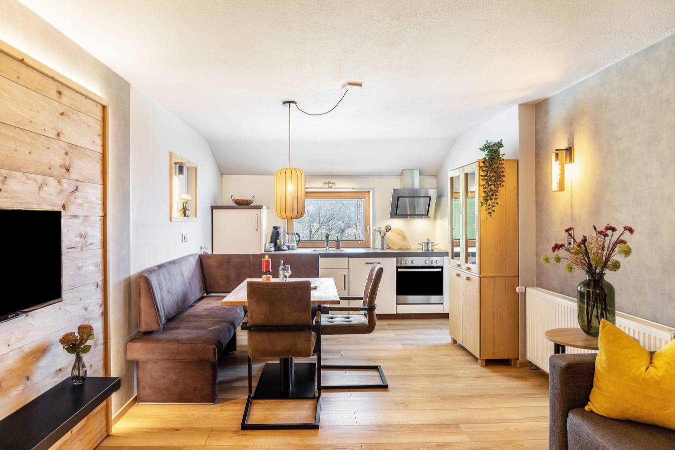 Ganze Wohnung, Apartment „Wald“ mit Balkon mit Bergblick in Tuxer Alpen, Zellberg