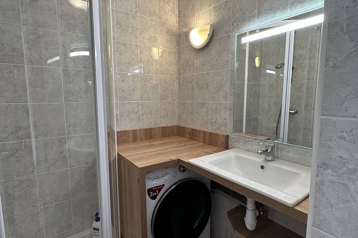 Appartement entier, Appart. vue mer, plage 100m, grand balcon, 2 chambres, parking sécurisé in Carantec, Ceinture Dorée