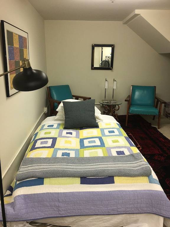 Vacation rental for 4 people, with sauna and pool as well as yard and hot tub in Marin County