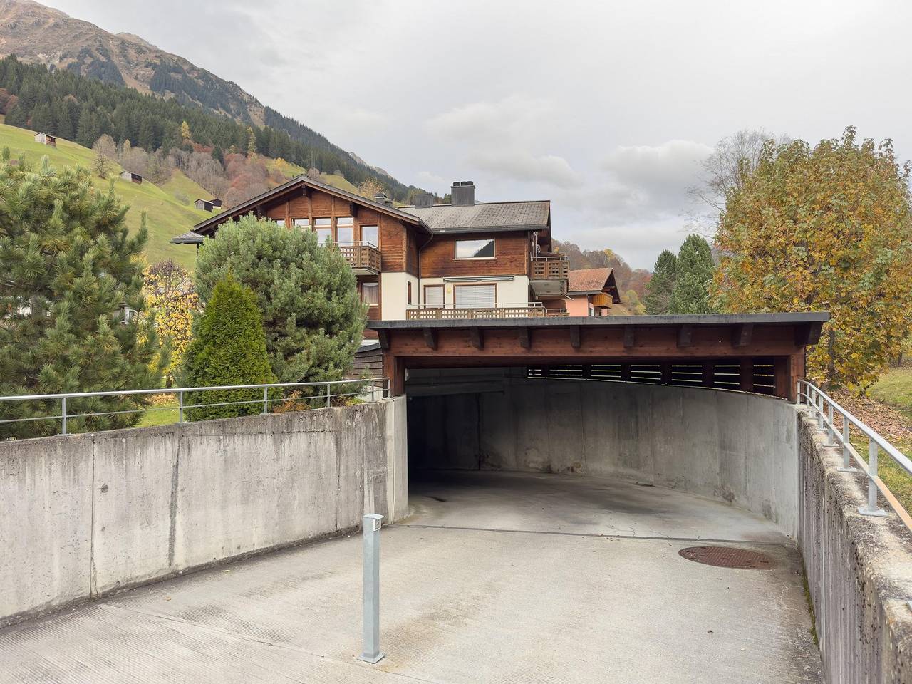 Ganze Ferienwohnung, Bergparadies im Laub B5 in Klosters-Serneus, Davos Prättigau