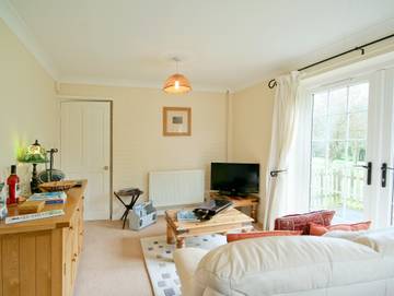 Log Cabin for 2 People in Waveney District, Suffolk, Photo 2