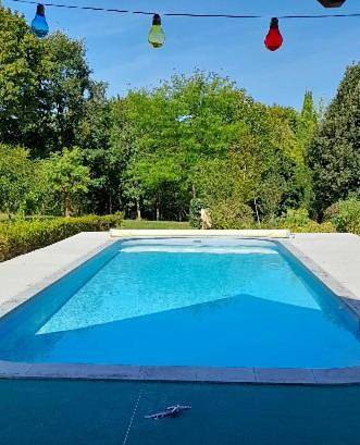 Location de vacances pour 3 personnes, avec piscine ainsi que jardin et vue, animaux acceptés à Pleumartin