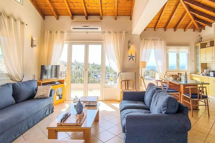 Luxurious and family friendly villa with large private pool 5 mins from Skiathos in Kalyvia, Sporades