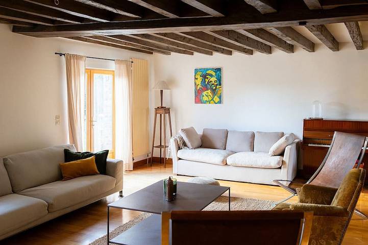 Location de vacances pour 15 personnes, avec piscine ainsi que jardin et balcon, animaux acceptés à Chevannes (Loiret)