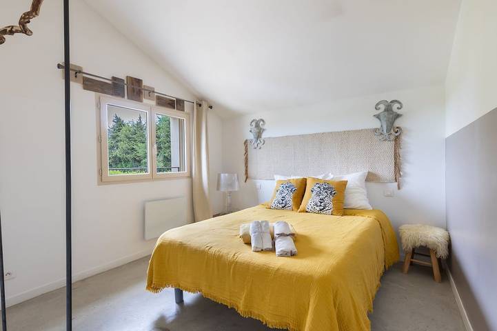 Location de vacances pour 5 personnes, avec piscine et jardin à Mollégès - 4