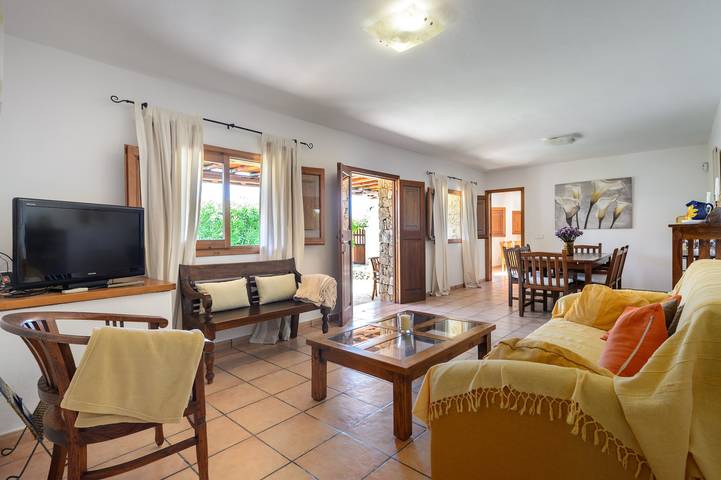 Bezaubernde Villa "Casa Es Pins" mit Pool, Terrasse, Klimaanlage und Wlan in Sa Rota d'en Pere Cardona, Santa Eulària des Riu