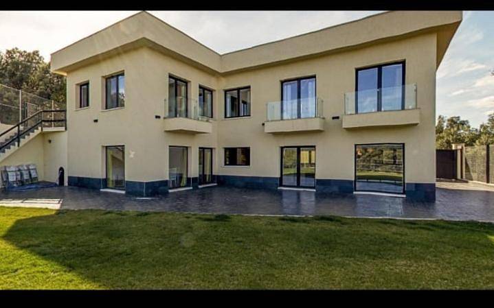 Casa rural para 10 personas, con jardín y sauna además de vistas y piscina en Hontoba