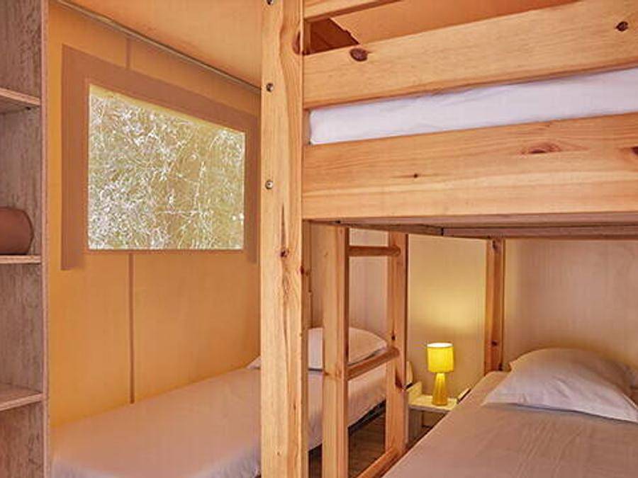 Camping Village Le Fayolan - Tienda de lona y madera 5 personas - Tienda Eco Lodge | 2 Dormitorios | 4/5 Pers. | Terraza individual in Clairvaux-les-Lacs, Jura