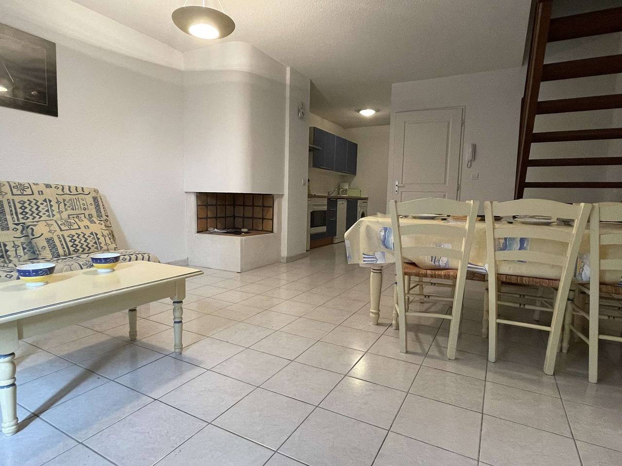 Entire apartment, 3-room apartment, sleeps 4 in Saint-Martin-de-Ré with private parking in Saint-Martin-de-Ré, Ile de Re