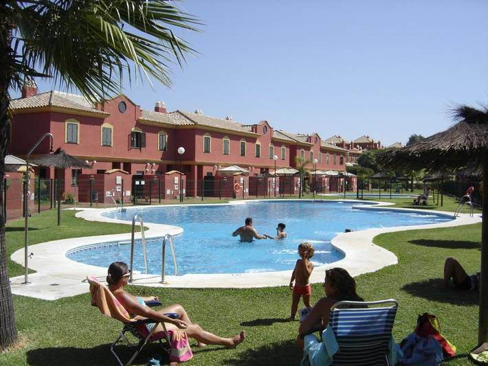 Casa de férias para 4 pessoas, com jardim e piscina, com animais de estimação em Islantilla