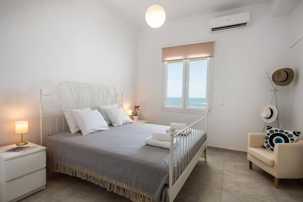 Ganze Wohnung, Amazing Seafront Suite in Ierapetra, Lasithi