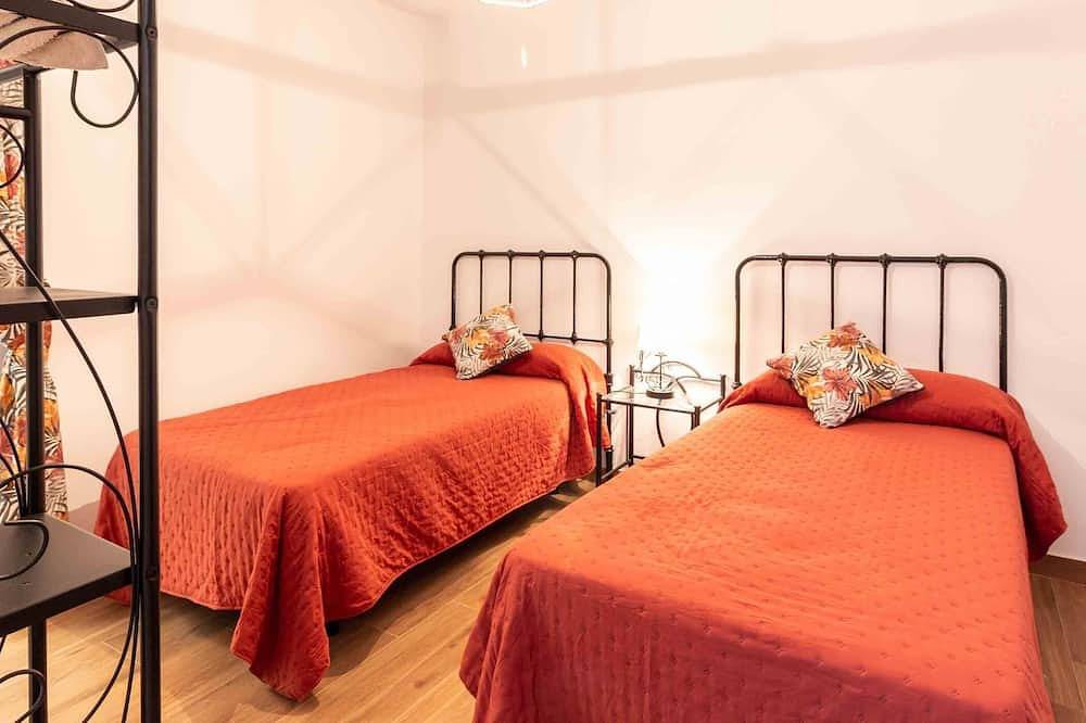Rustic house with fireplace and wifi in Nigüelas, Granada Province